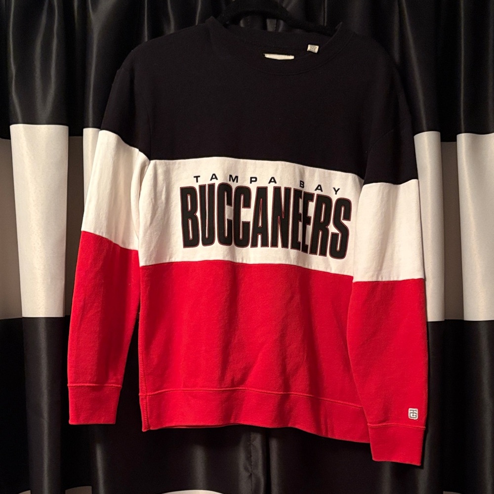 Tailgate Tampa Bay Buccaneers Colorblock Sweatshirt Small